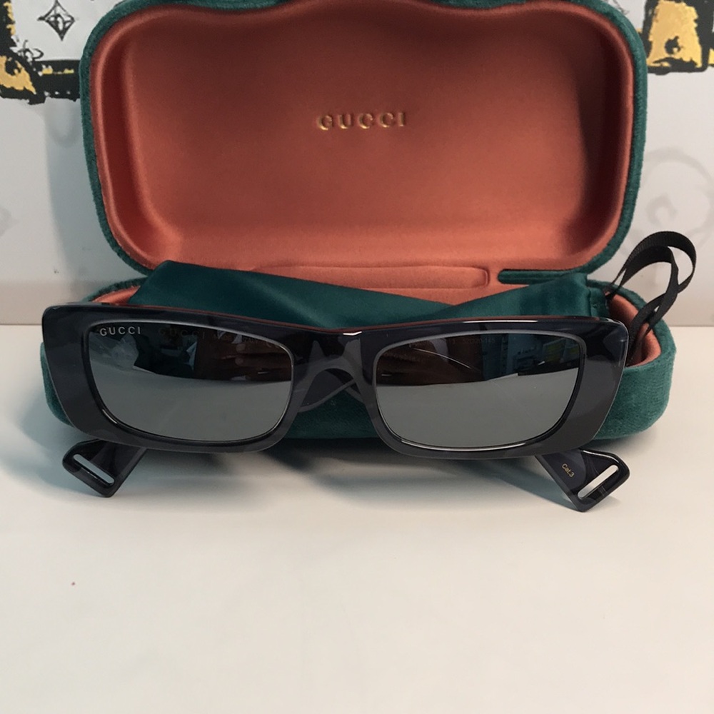 New ✨ Authentic Gucci GG0516S 013 Sunglasses – Grey Frame with Silver Mirror Len - Picture 10 of 11